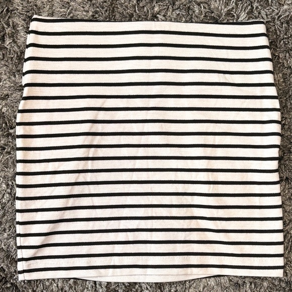 BCBG striped black and white mini skirt size small - Picture 1 of 4